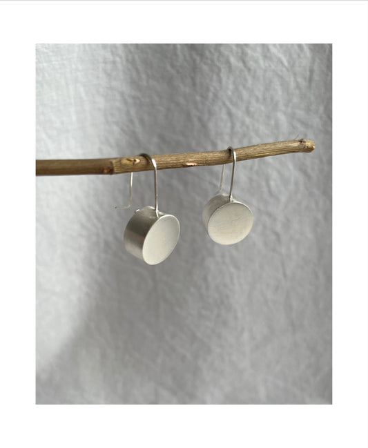 Chelsea Hollow Earring.