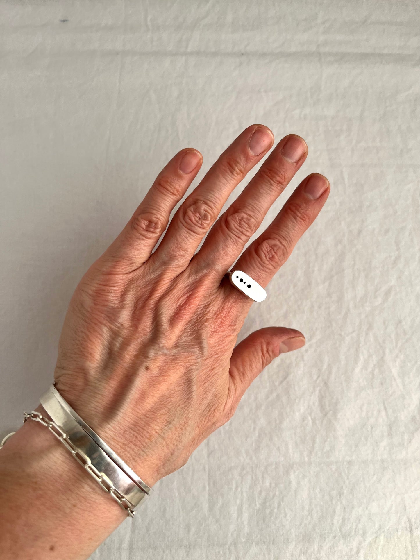 Vega Hollow Ring