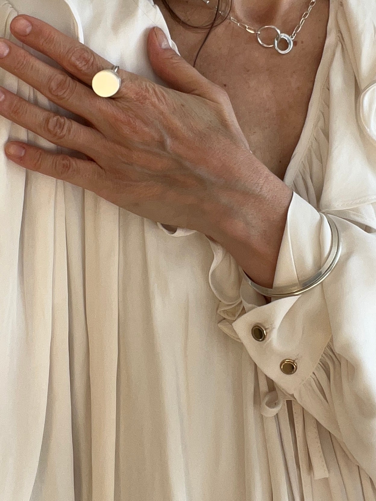 Nunki Hollow Ring