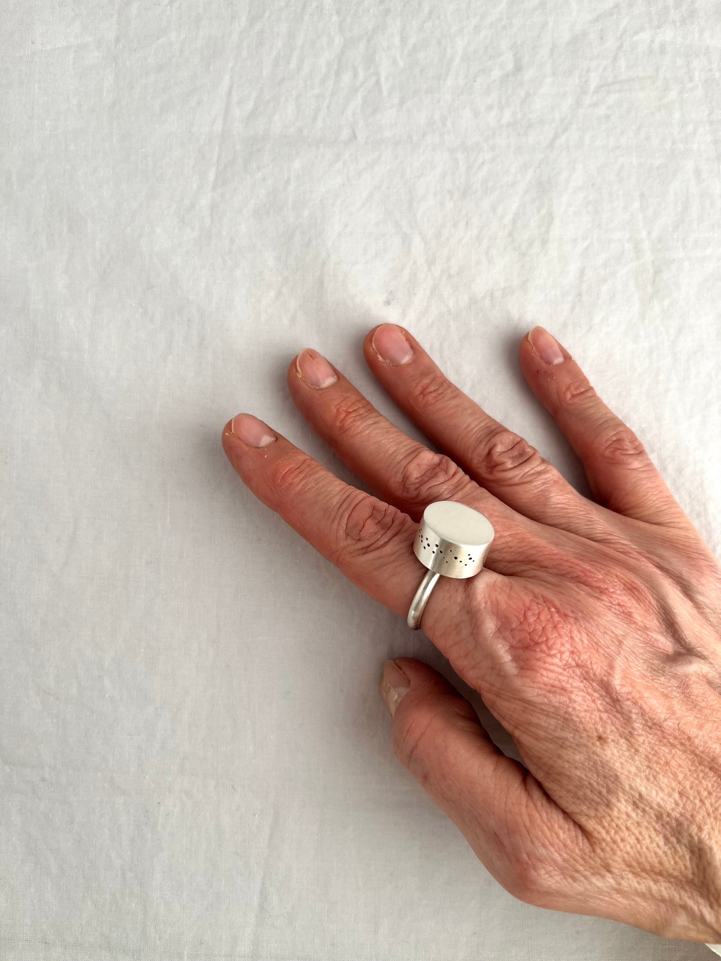 Nunki Hollow Ring