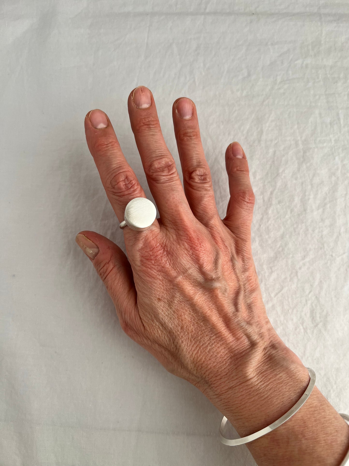 Nunki Hollow Ring