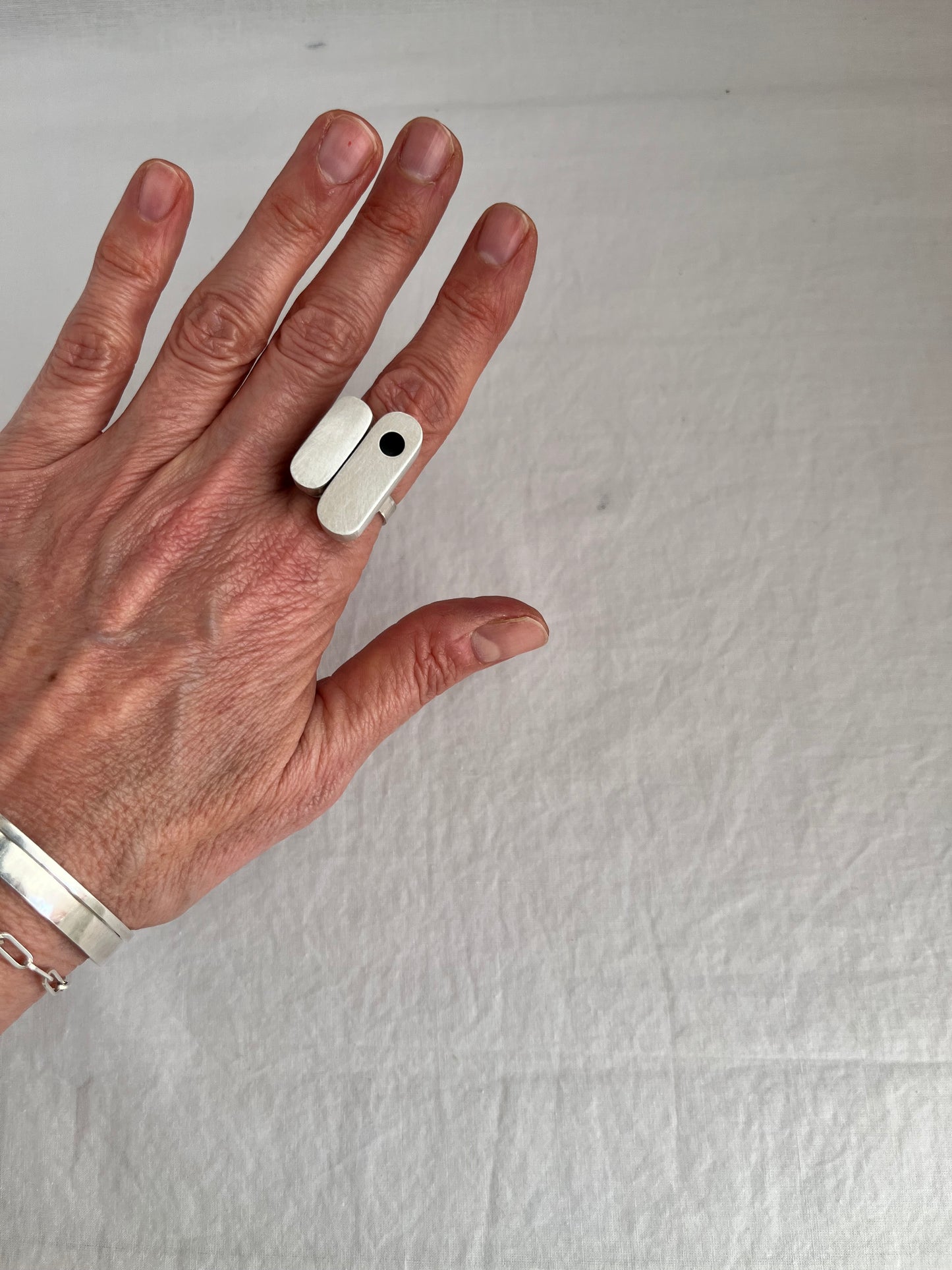 Ruca Hollow Ring